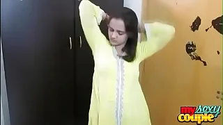 Indian Bhabhi Sonia In Yellow Shalwar Suit Acquiring Uncovered In Niche Be advantageous to Sex